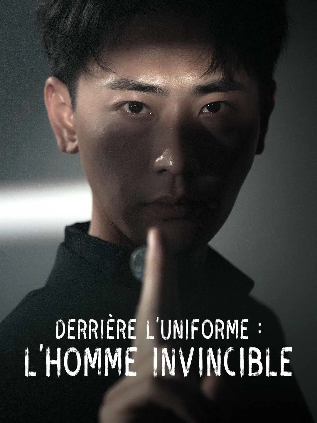 Derrière l'Uniforme : L'Homme Invincible